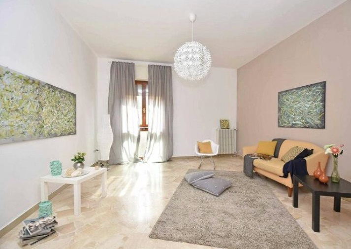 Zaaranżowane wnętrze mieszkania na sprzedaż przed uwzględnieniem home staging